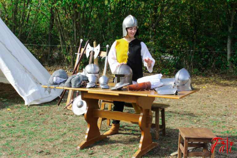 Femmes guerrières guerrieres Médiéval medieval Fati Reims Combat Cascade épée épées epees epee escrime troupe compagnie cie animation armes armure moyen age